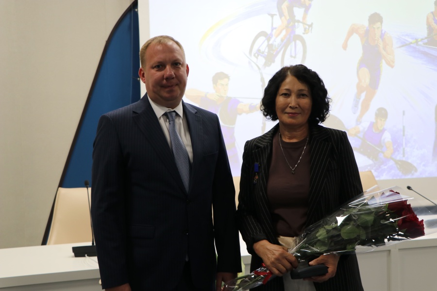 «АСТАНА» ОЛИМПИАДАЛЫҚ ДАЯРЛАУ ОРТАЛЫҒЫНЫҢ БАСШЫЛЫҒЫ СПОРТ КҮНІНЕ ОРАЙ САЛТАНАТТЫ МАРАПАТТАУ РӘСІМІН ӨТКІЗДІ